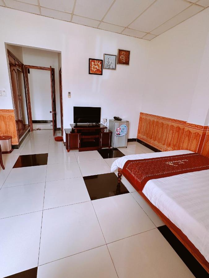 Truc Hoang Ha Hotel Tỉnh Kontum Exterior foto