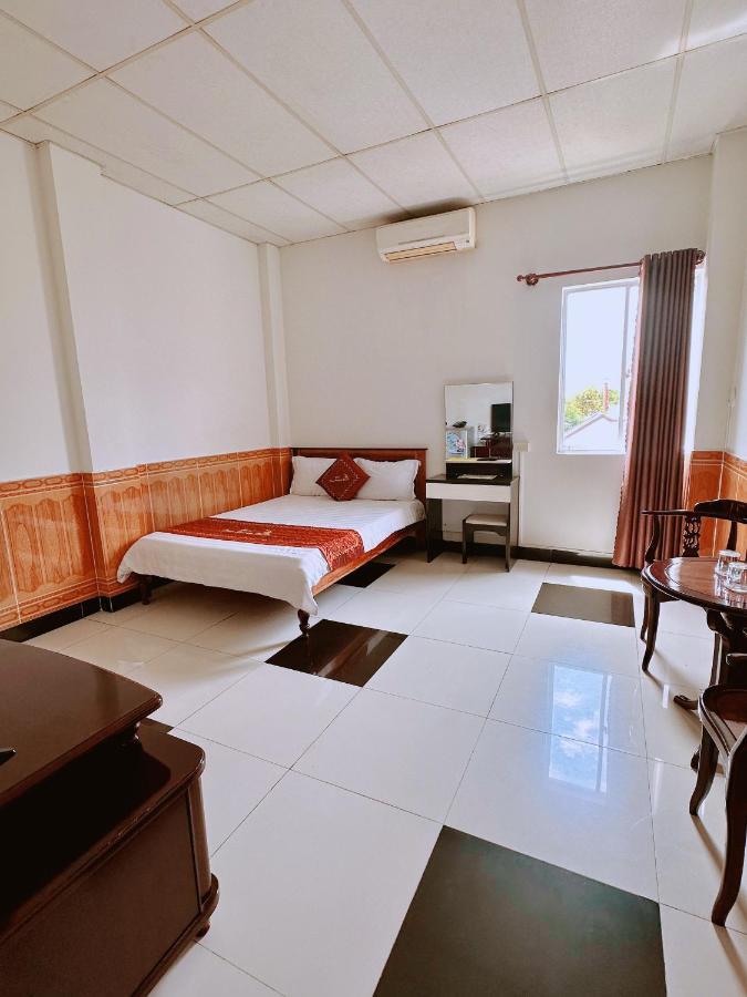 Truc Hoang Ha Hotel Tỉnh Kontum Exterior foto