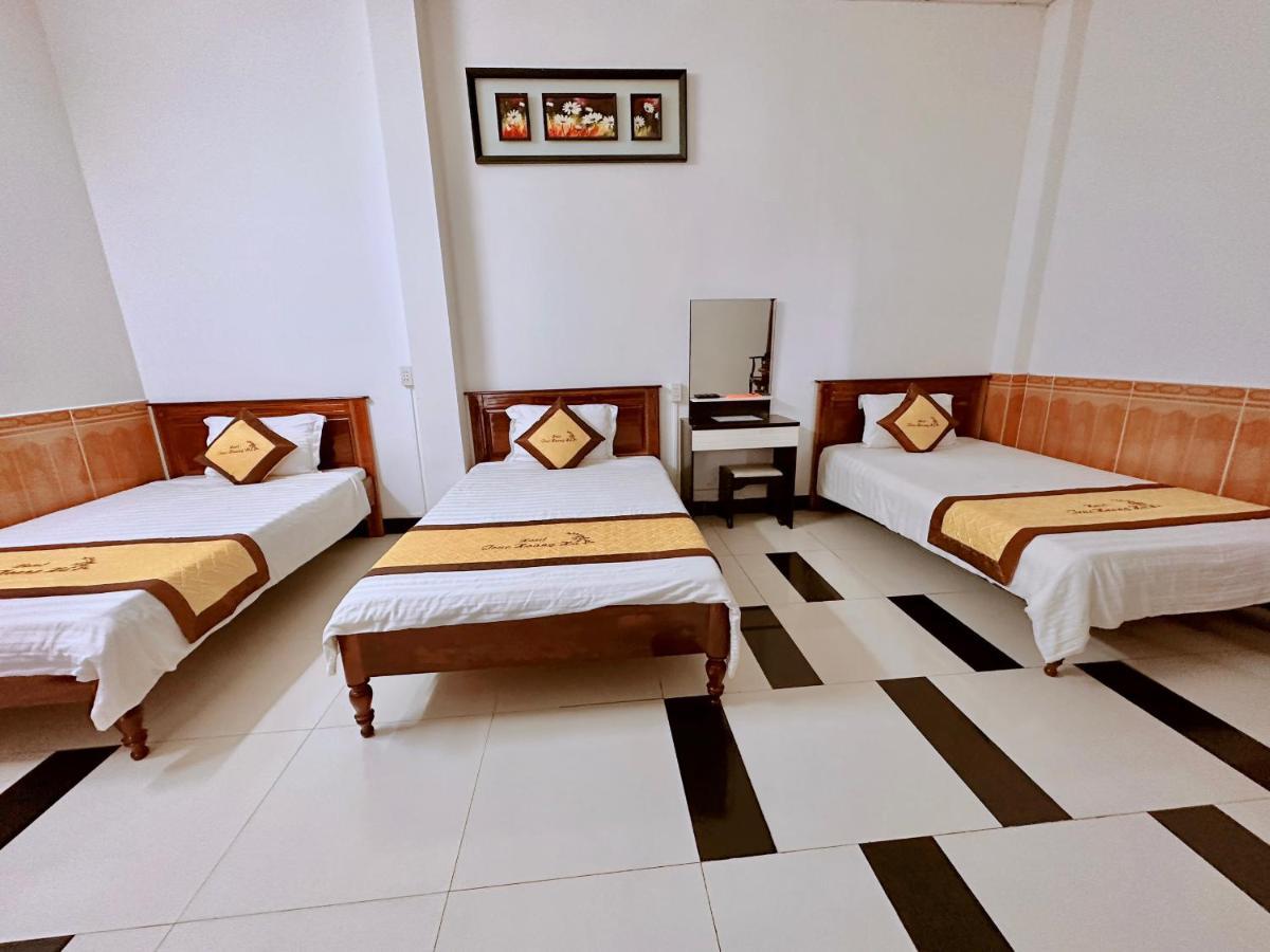 Truc Hoang Ha Hotel Tỉnh Kontum Exterior foto