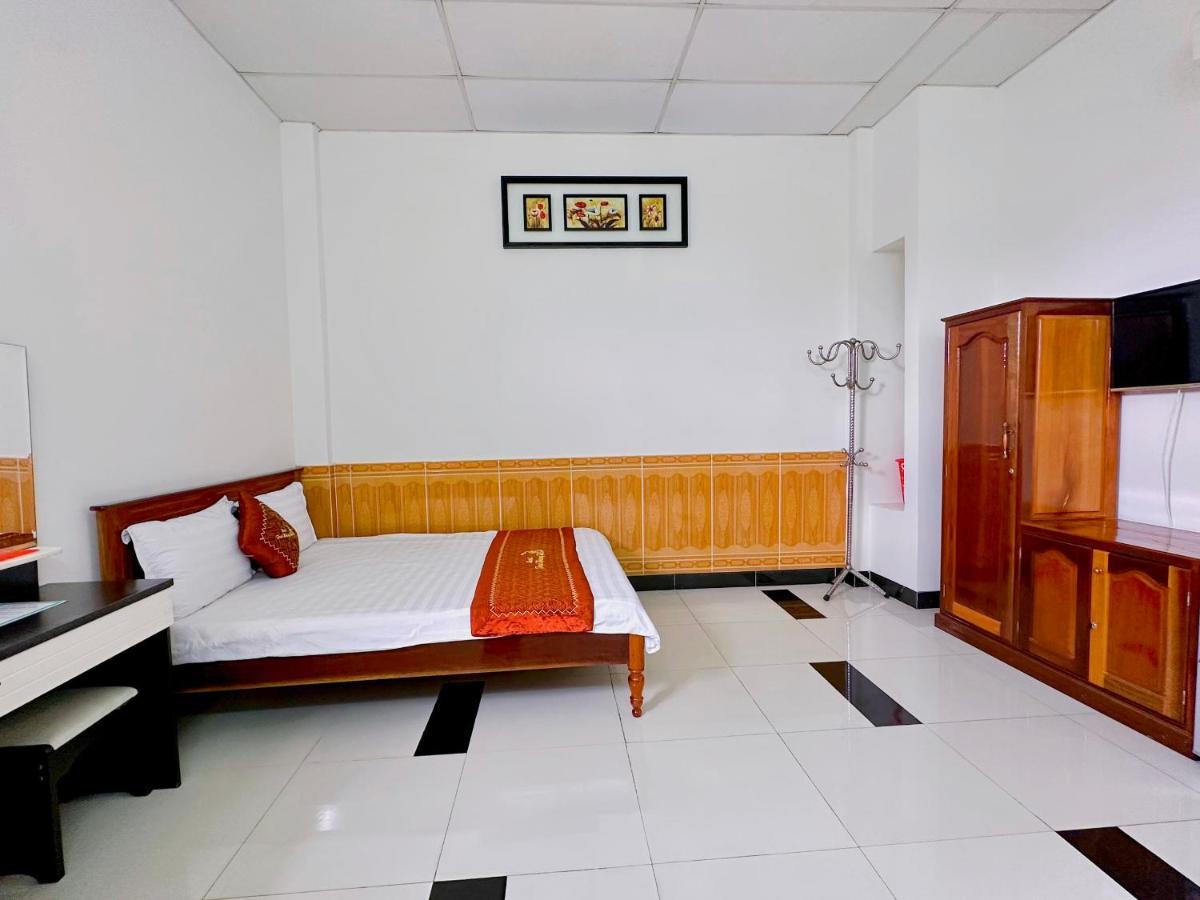 Truc Hoang Ha Hotel Tỉnh Kontum Exterior foto