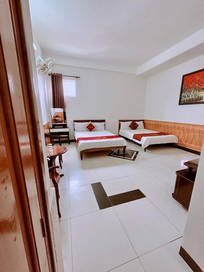 Truc Hoang Ha Hotel Tỉnh Kontum Exterior foto