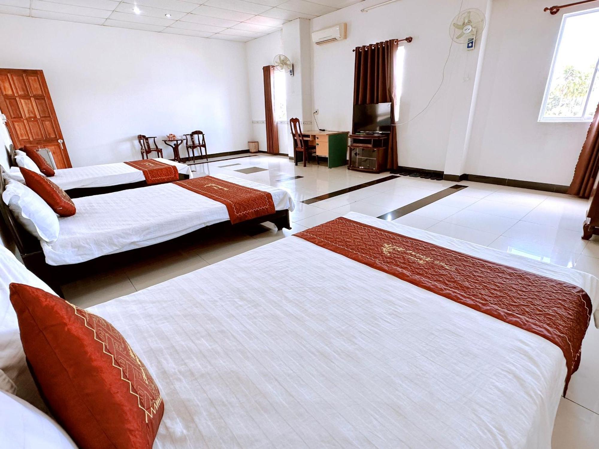 Truc Hoang Ha Hotel Tỉnh Kontum Exterior foto