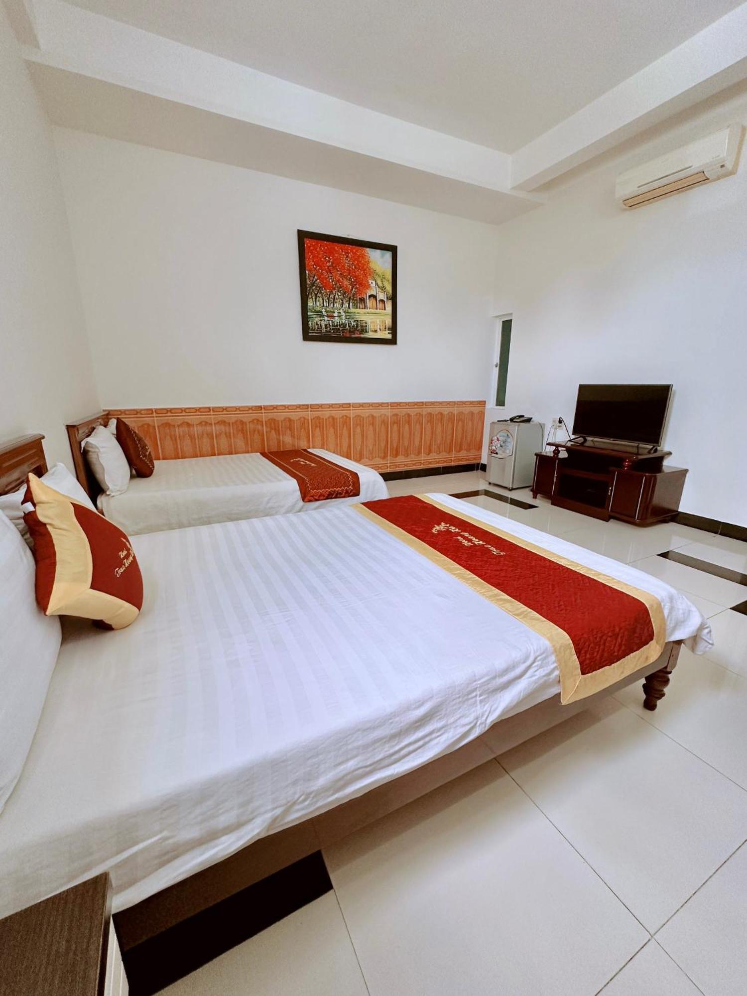Truc Hoang Ha Hotel Tỉnh Kontum Exterior foto