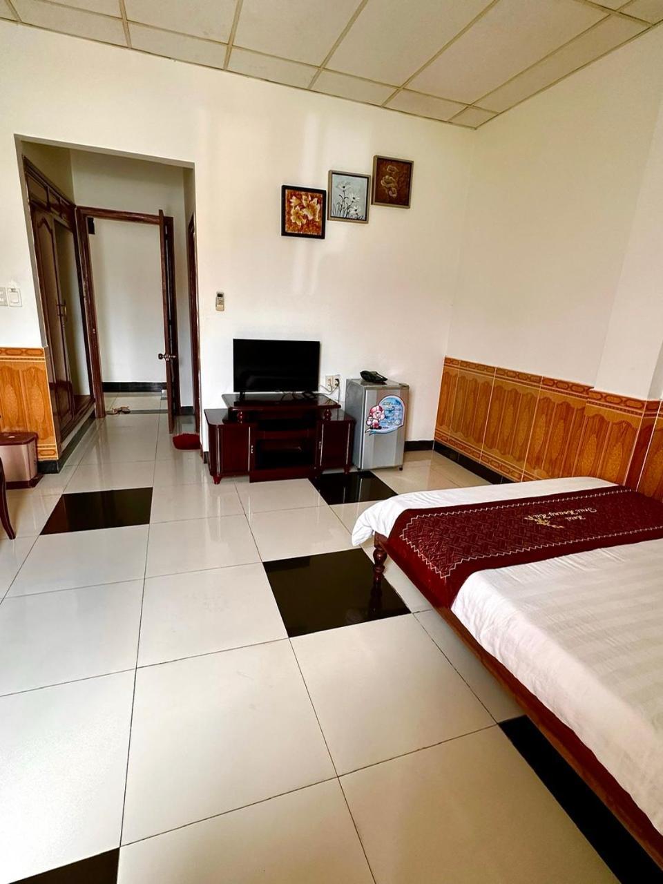 Truc Hoang Ha Hotel Tỉnh Kontum Exterior foto